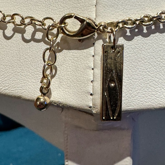 Kendra Scott Vintage Gold and Black Pendant Necklace - Picture 6 of 7